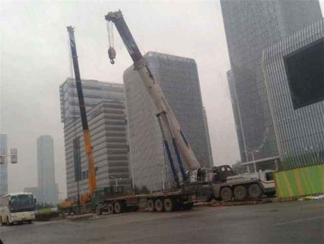 抚顺县“自动找平”—— 吊车的 “平地神器” 技术
